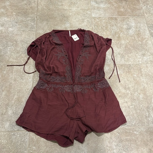 NWT Free People Weila Lace Trim Romper Deep V-Neck Modal Coverup Pomegranate M - Picture 2 of 6